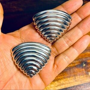 Vintage 1980's Monet Large Shell Shaped Clip on Earrings